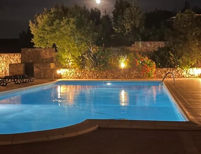 Hotel Villaggio Ristorante Pizzeria Museo Tanit photo